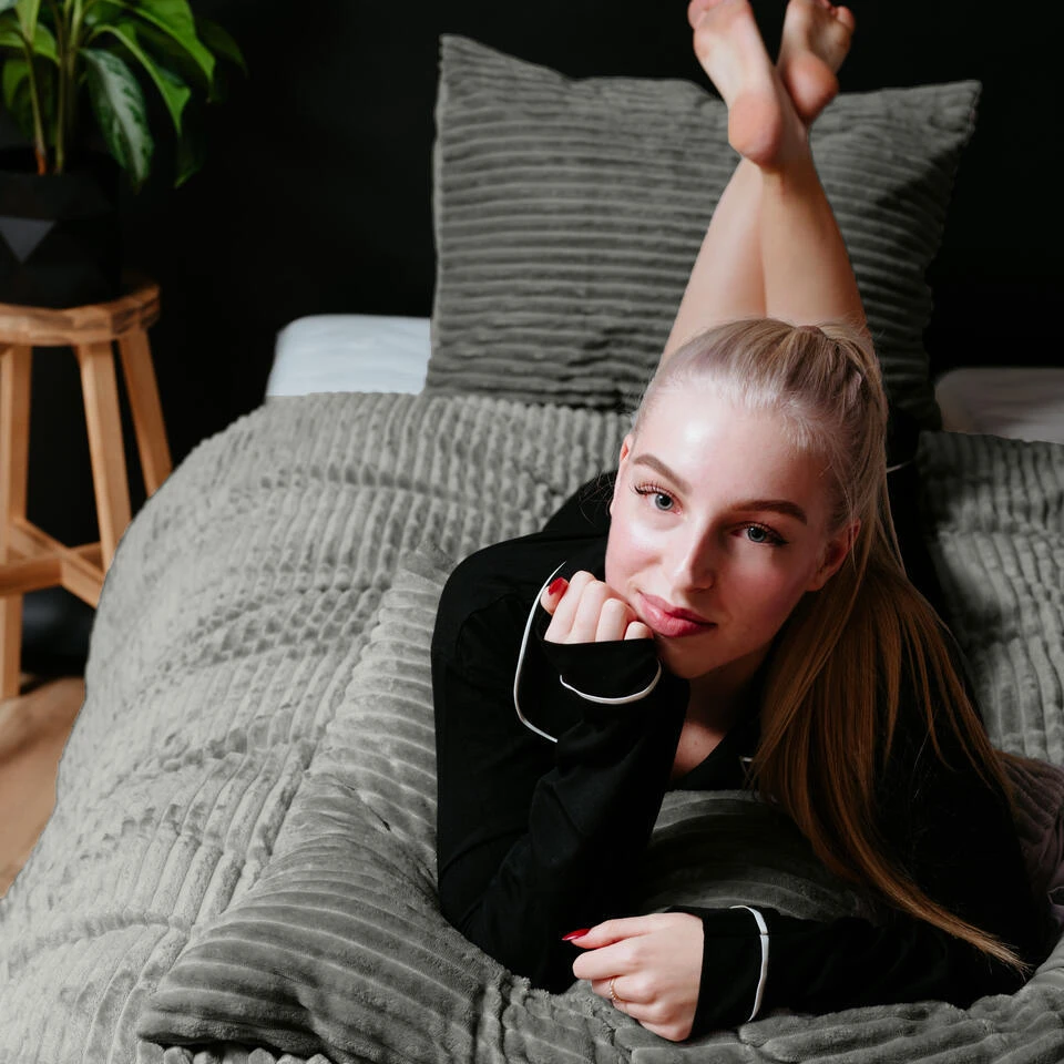 Dekbedovertrek Teddy Rib 200x220 – Fluweelzacht & Knus Design - Grijs 4 Dekbedovertrek Teddy Rib 200x220 – Fluweelzacht & Knus Design - Grijs - Afbeelding 2