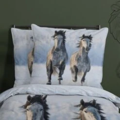 Good Morning Dekbedovertrek "Snowhorses" - Grijs - (140x220 Cm) 8 Good Morning Dekbedovertrek "Snowhorses" - Grijs - (140x220 Cm) -Leen Bakker Winkel 1000094431 0102