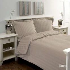 Papillon Dekbedovertrek Satijn Streep - 240x200/220 Cm - Taupe 6 Papillon Dekbedovertrek Satijn Streep - 240x200/220 Cm - Taupe -Leen Bakker Winkel 1394940901 0101