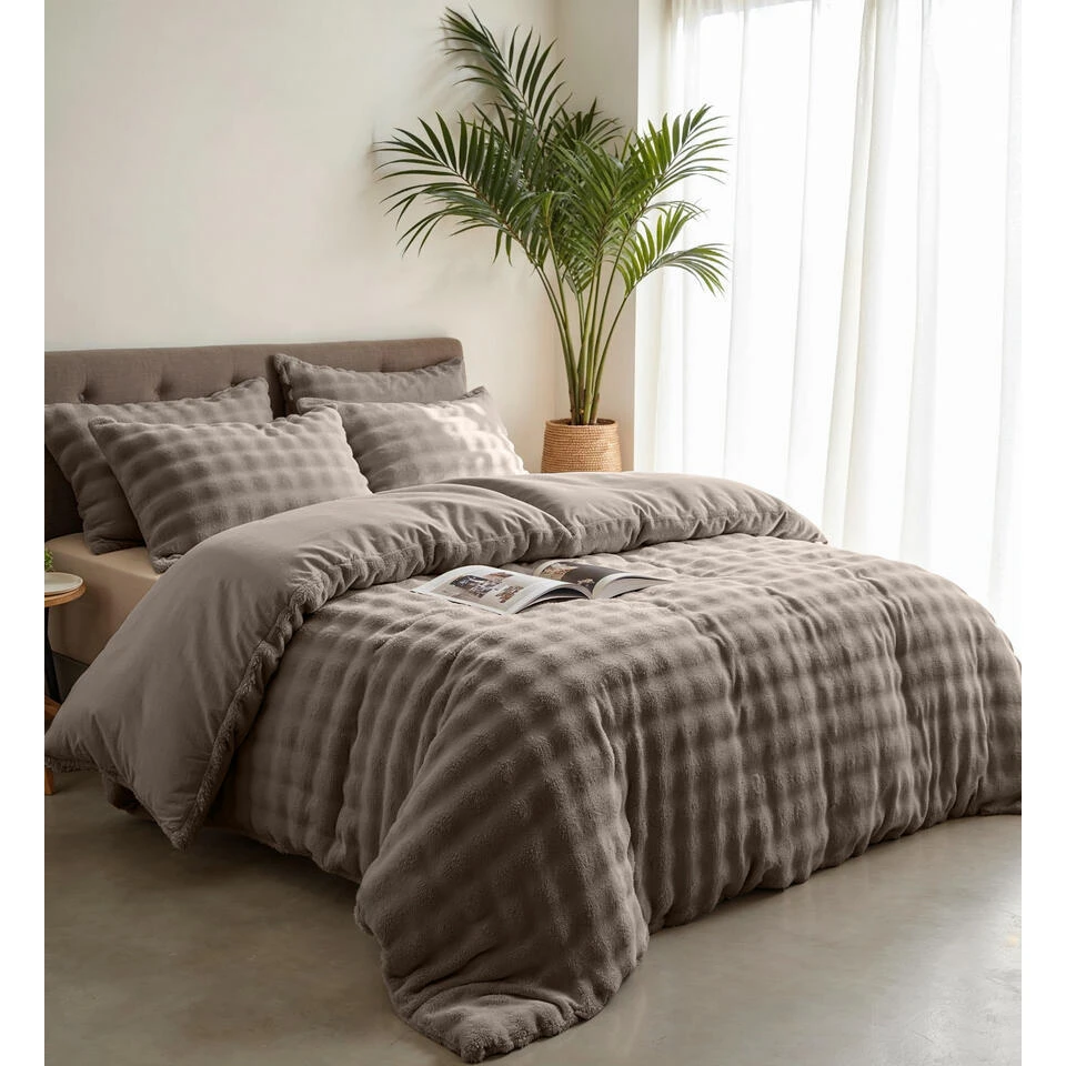 Dekbedovertrek 200x220 – Pompom Design & Warm Flanel Fleece - Taupe 4 Dekbedovertrek 200x220 – Pompom Design & Warm Flanel Fleece - Taupe - Afbeelding 2