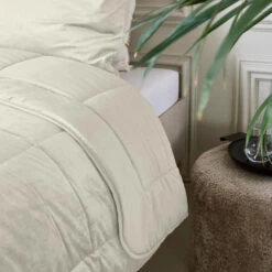Dekbed Zonder Overtrek – Velvet – Superzacht & Wasbaar – Crème -Leen Bakker Winkel 39c827f94cea47f590c7bfb057944e50