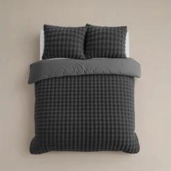 Dekbedovertrek 240x220 – Pompom Design & Warm Flanel Fleece - Antraciet -Leen Bakker Winkel 3a39a66927a0409f9f808a4a998633c5 2