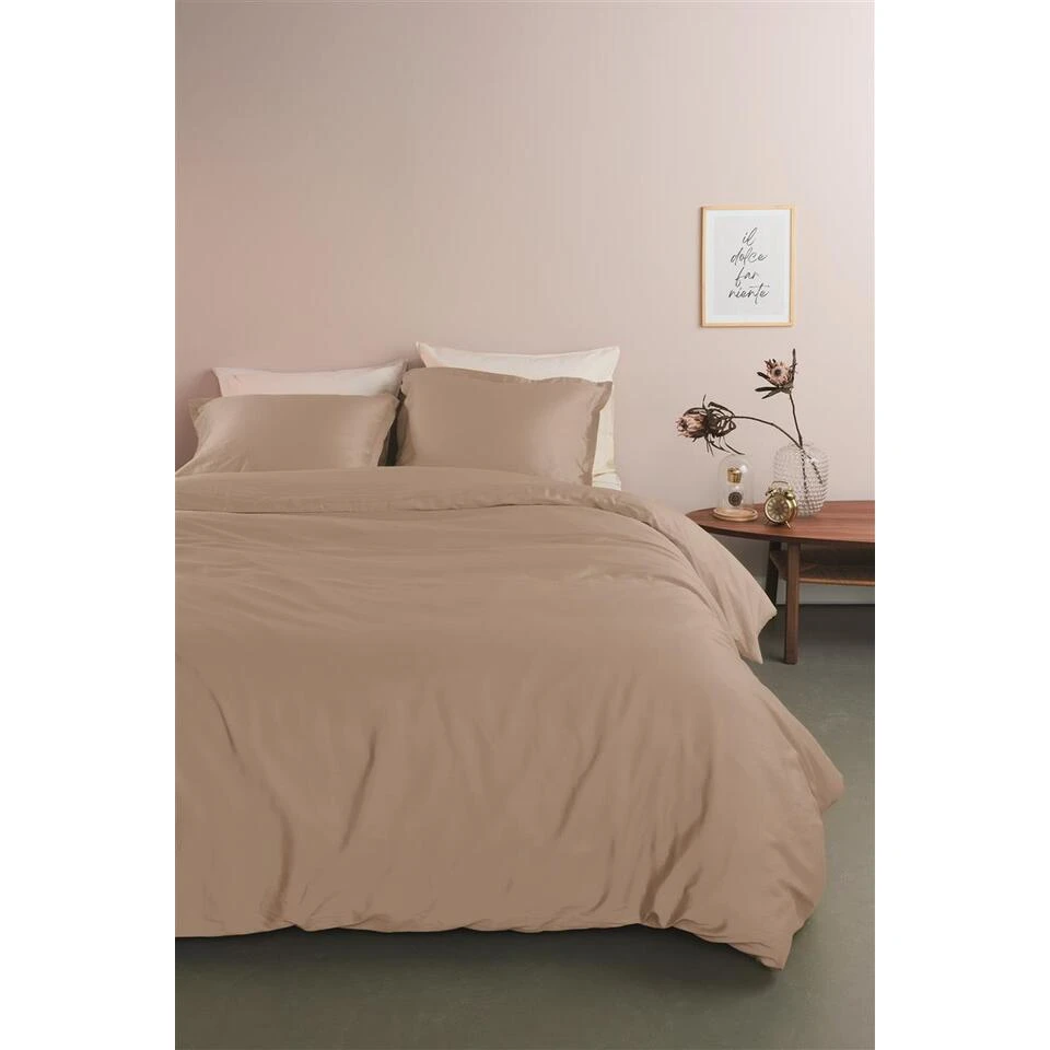 Ambiante Satin Uni Dekbedovertrek - 200x200/220 - Taupe 5 Ambiante Satin Uni Dekbedovertrek - 200x200/220 - Taupe - Afbeelding 3