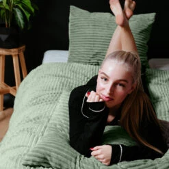 Dekbedovertrek Teddy Rib 240x220 – Fluweelzacht & Knus Design - Groen -Leen Bakker Winkel 80d3cf2b8eae42a591ec462fe1f0c35f