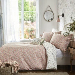Laura Ashley Lovestone Dekbedovertrek - Bloemen - Tweepersoons 200x200 -Leen Bakker Winkel b5f925e3db984bb9906344b7fb03d85d 1