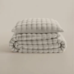 Dekbedovertrek 140x220 – Pompom Design & Warm Flanel Fleece - Beige -Leen Bakker Winkel c96fb191b7a44f11b568537ee3b96373