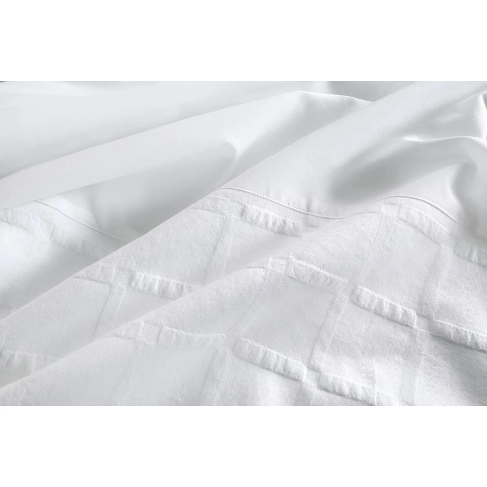 Papillon Deluxe+ Hudson Dekbedovertrek - Tweepersoons - 200x200/220 - Wit 6 Papillon Deluxe+ Hudson Dekbedovertrek - Tweepersoons - 200x200/220 - Wit - Afbeelding 4