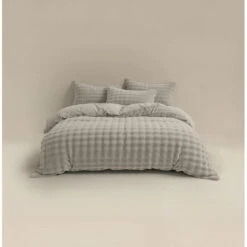 Dekbedovertrek 140x220 – Pompom Design & Warm Flanel Fleece - Beige -Leen Bakker Winkel e9108628f54a4980bcc9efbe901f71a7